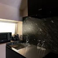 シックなミニキッチン