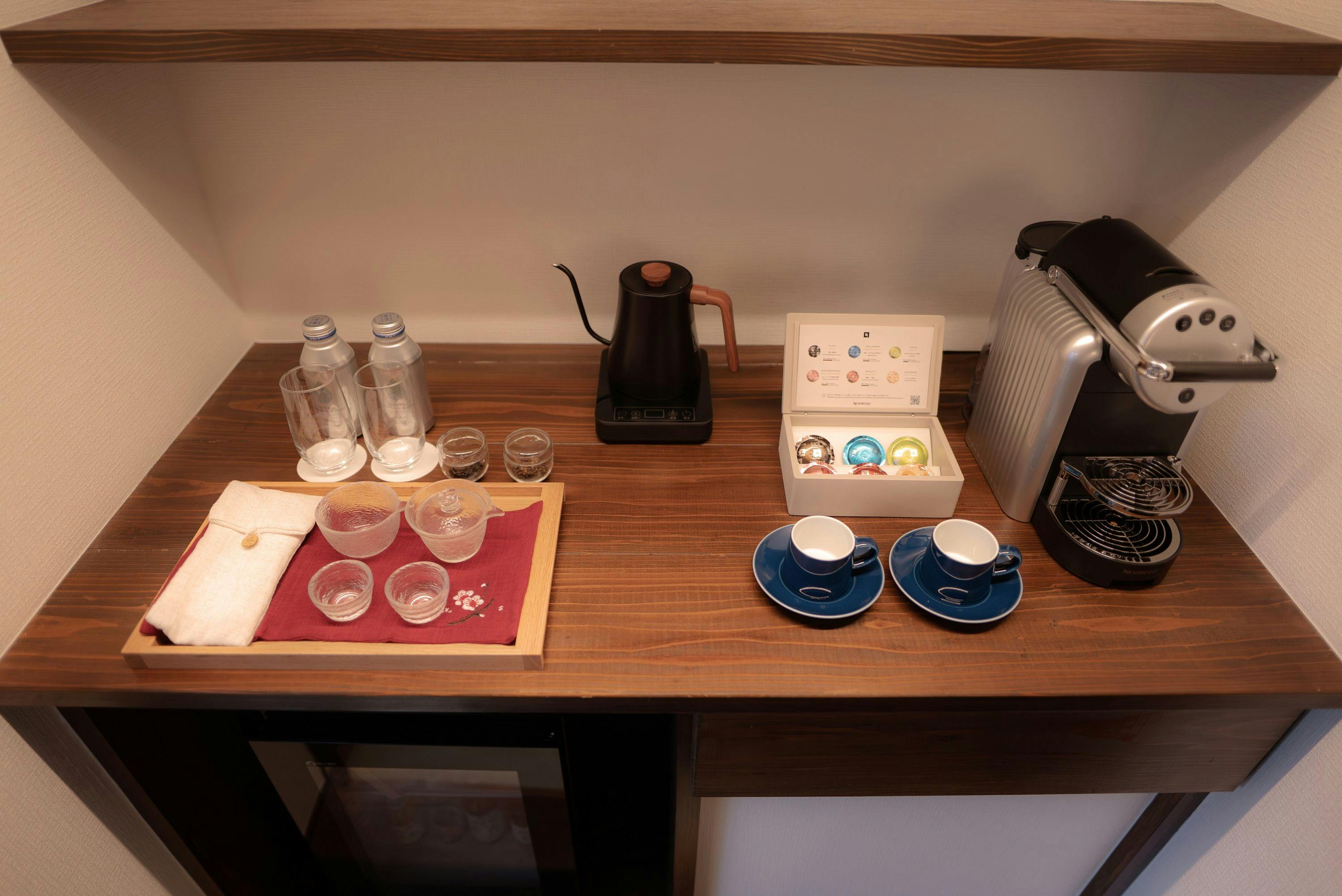 Kopi, teh, minuman beralkohol, dan lain-lain