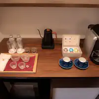 Kopi, teh, minuman beralkohol, dan lain-lain
