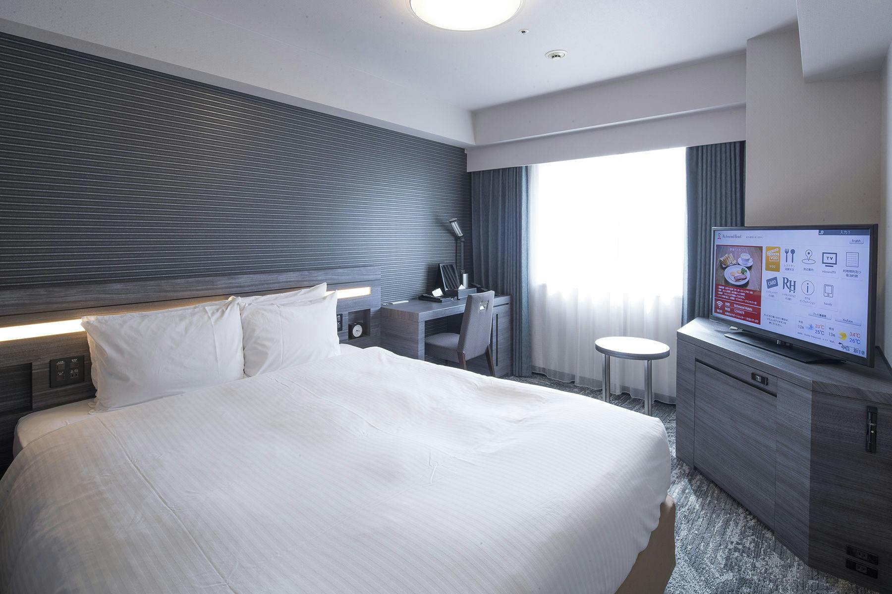 コーナーダブル 喫煙 2名利用 13時チェックアウト ビデオシアター付きプラン 素泊まり プラン リッチモンドホテル熊本新市街 一休 Com