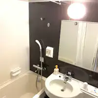 足の伸ばせるバスルーム