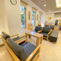 เชิญดื่มกาแฟในล็อบบี้ที่กว้างขวาง