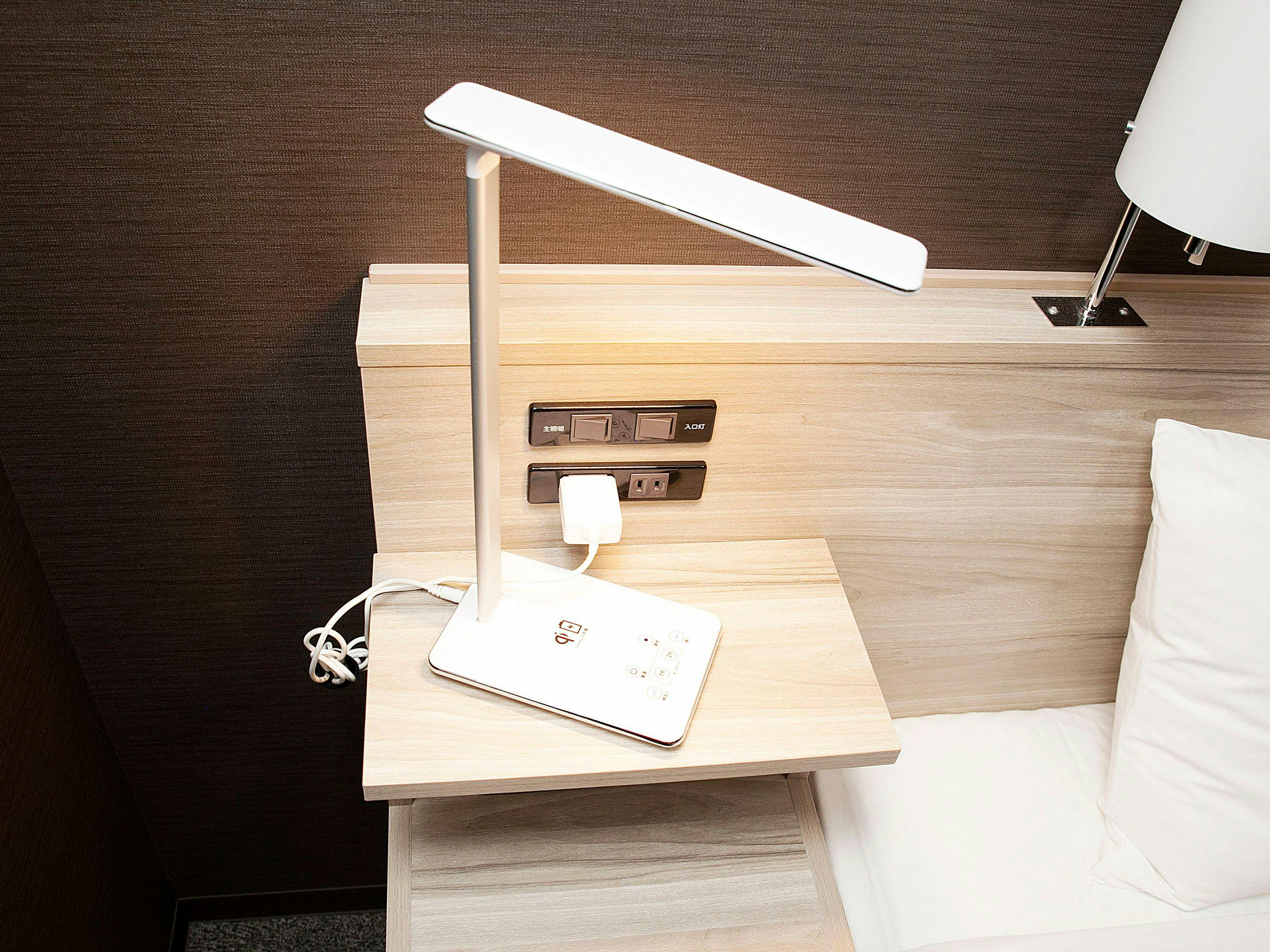 ビズコート棟　電気スタンド