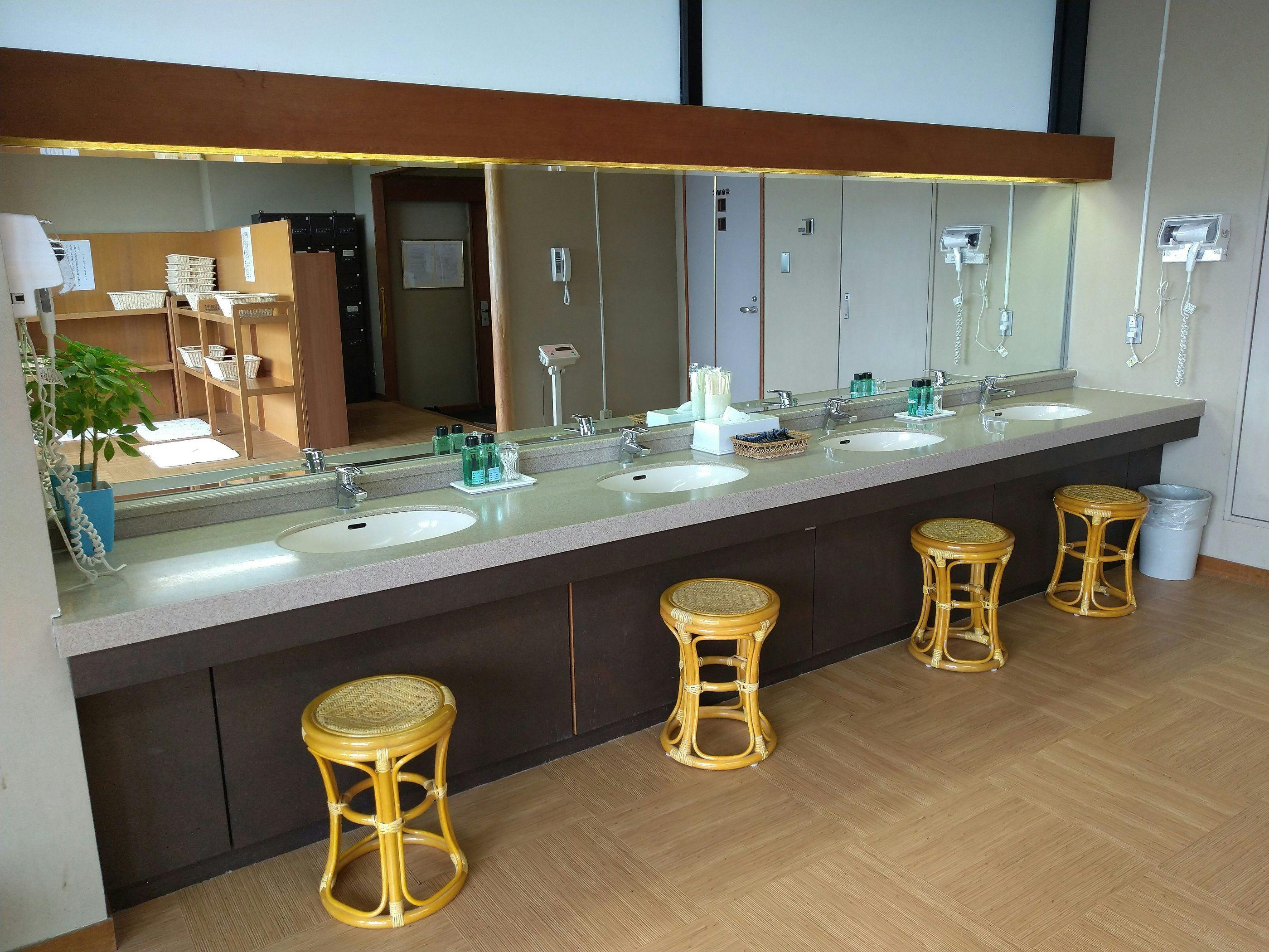 脱衣所内　洗面台