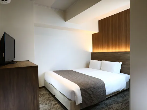 ダブルのお部屋はクイーンベッド 幅160cm