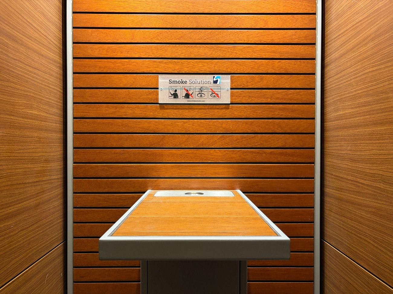 喫煙ブース