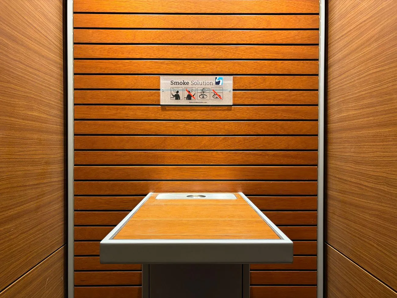 喫煙ブース