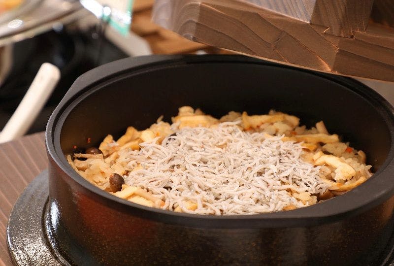 조식 뷔페 형식 (요리 예시)