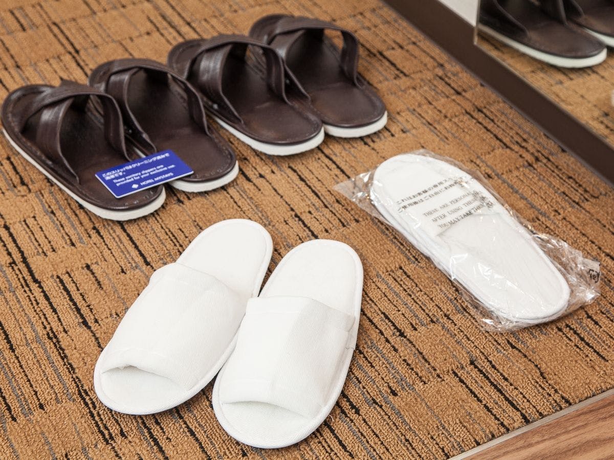 使い捨てスリッパ