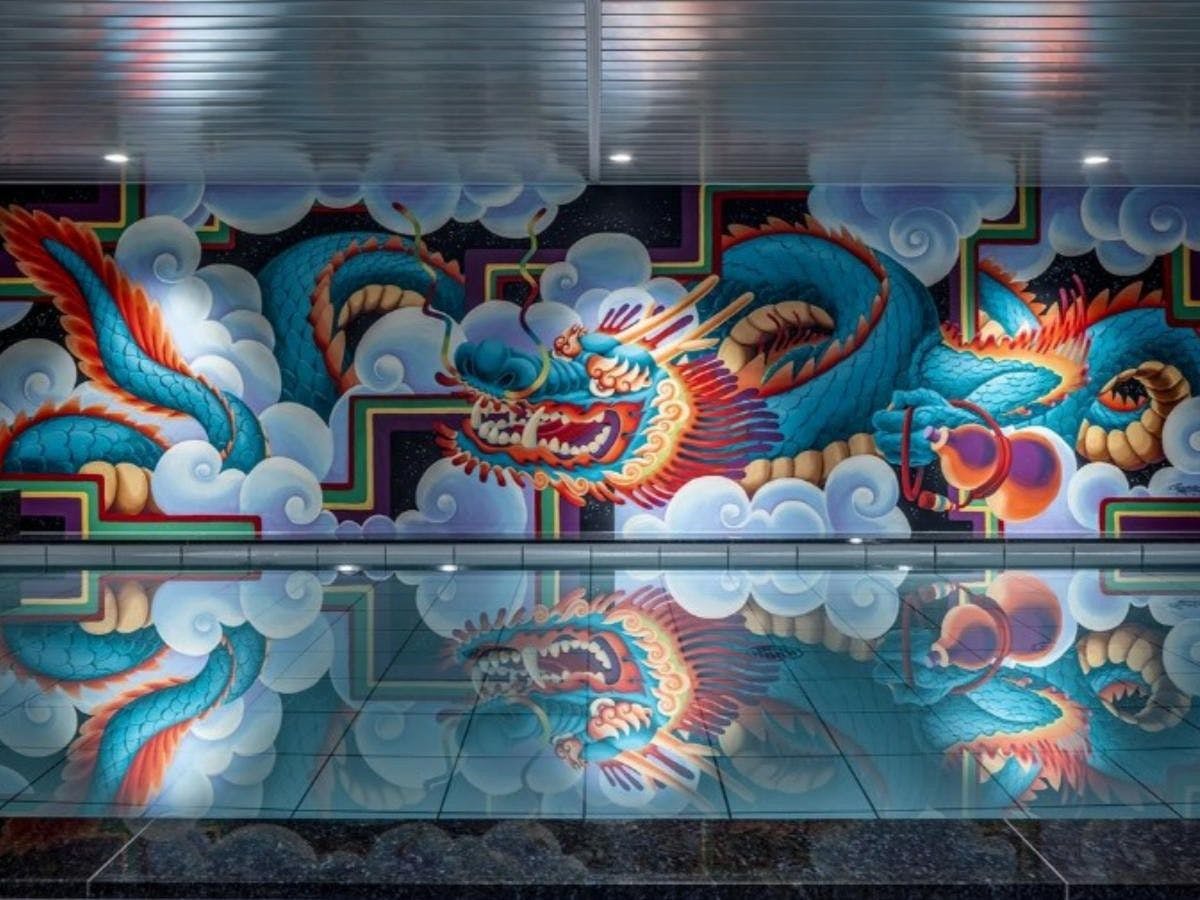 以龙为主题的趣味大浴场。