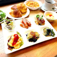 จานประจำวันสไตล์ญี่ปุ่นและตะวันตก