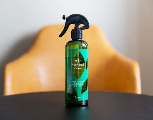 消臭スプレーを全室にご用意しております