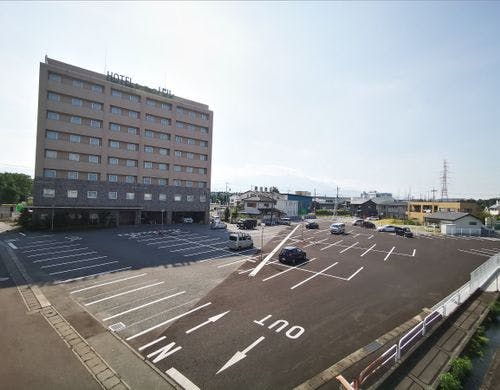 無料平面駐車場をご用意しております。