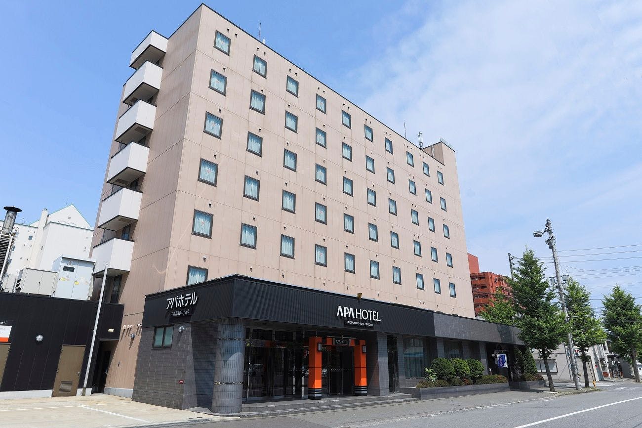 ホテル外観（昼）