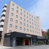 ภายนอกโรงแรม (กลางวัน)