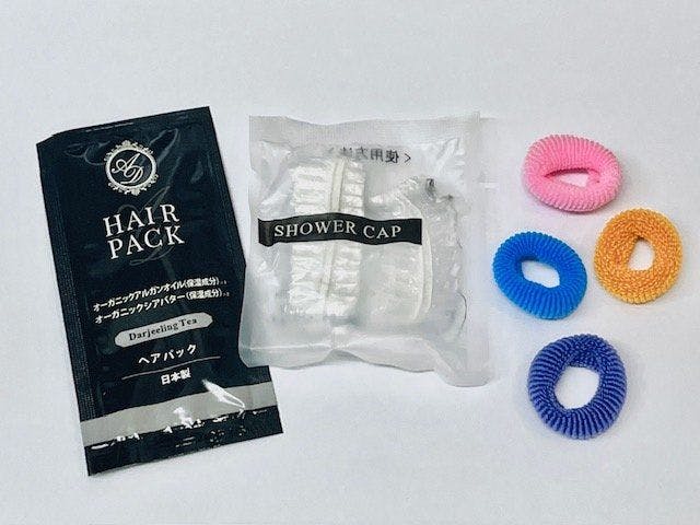 อุปกรณ์อำนวยความสะดวก เช่น แฮร์แพ็คและยางรัดผม