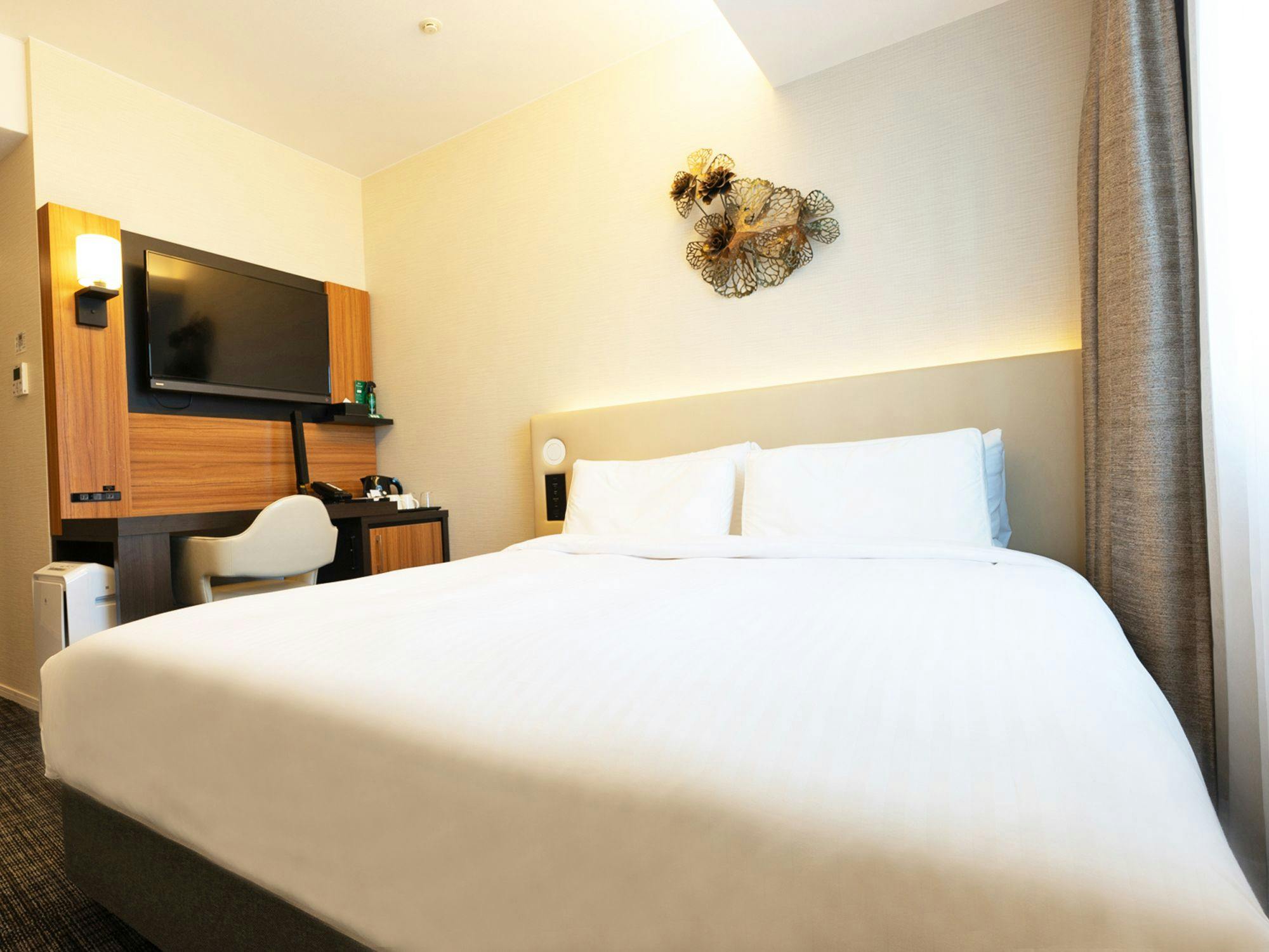 クイーン［17平米/ベッド幅160cm×1台］