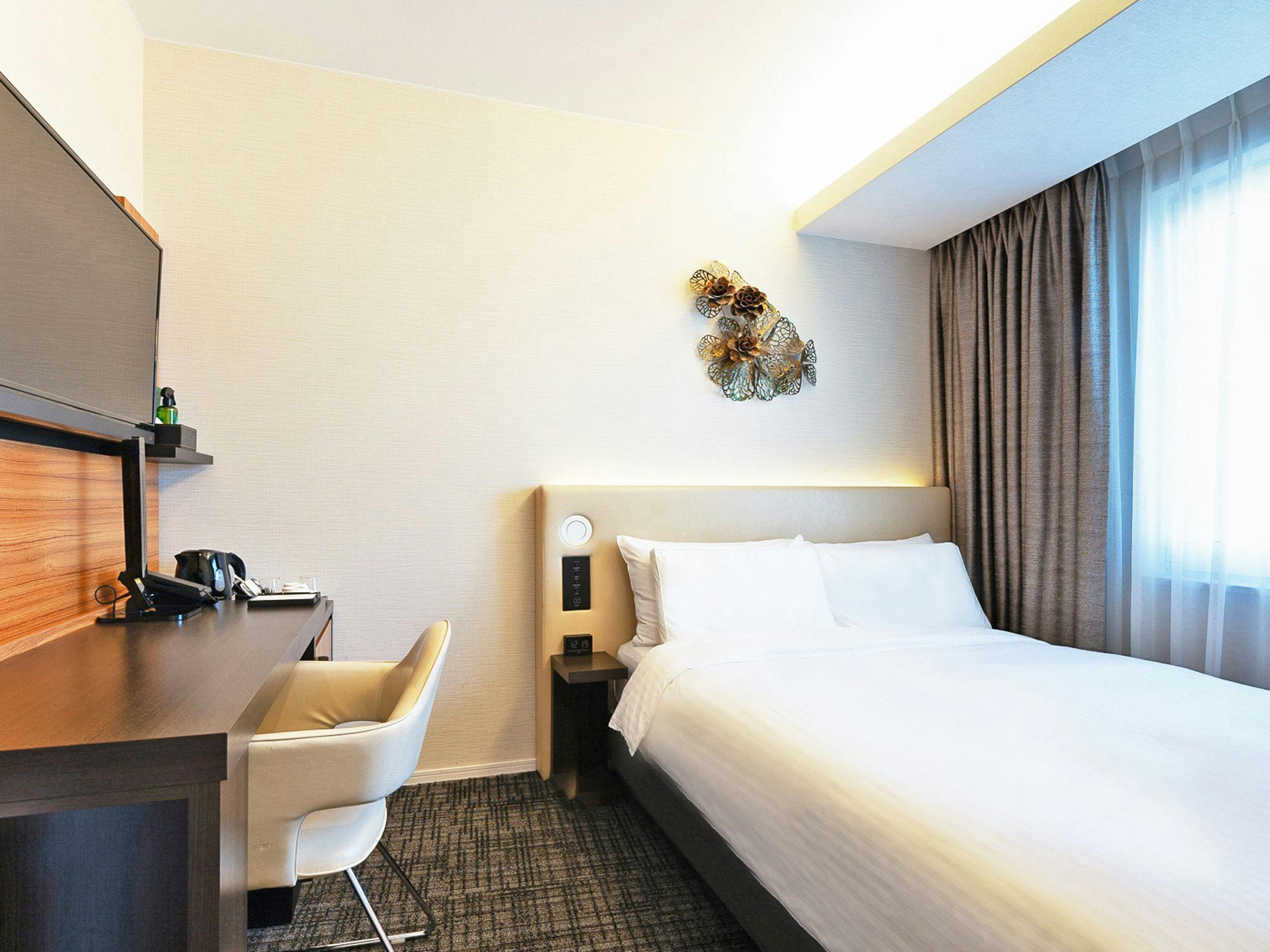 ダブル［16～17平米/ベッド幅140cm×1台］