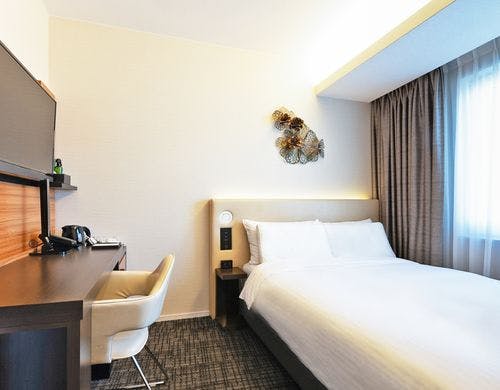 ダブル［16～17平米/ベッド幅140cm×1台］