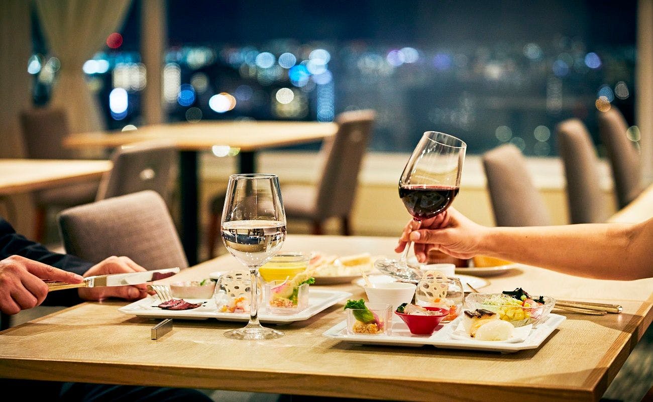 ชั้นบนสุด ชั้น 17 สกายเรสเตอรองต์ เอโตวาล