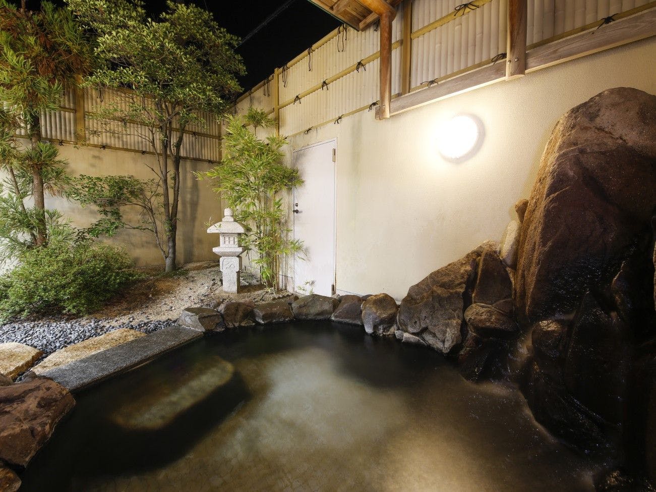 溫泉大浴場皐月之湯，露天浴池