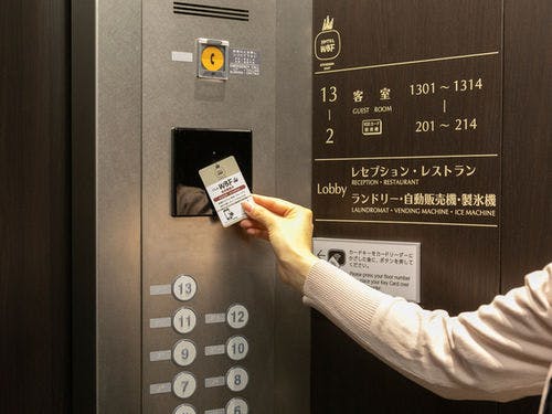 【施設】エレベータ内のカードキーシステム