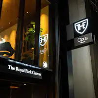 ภายนอกทางเข้า