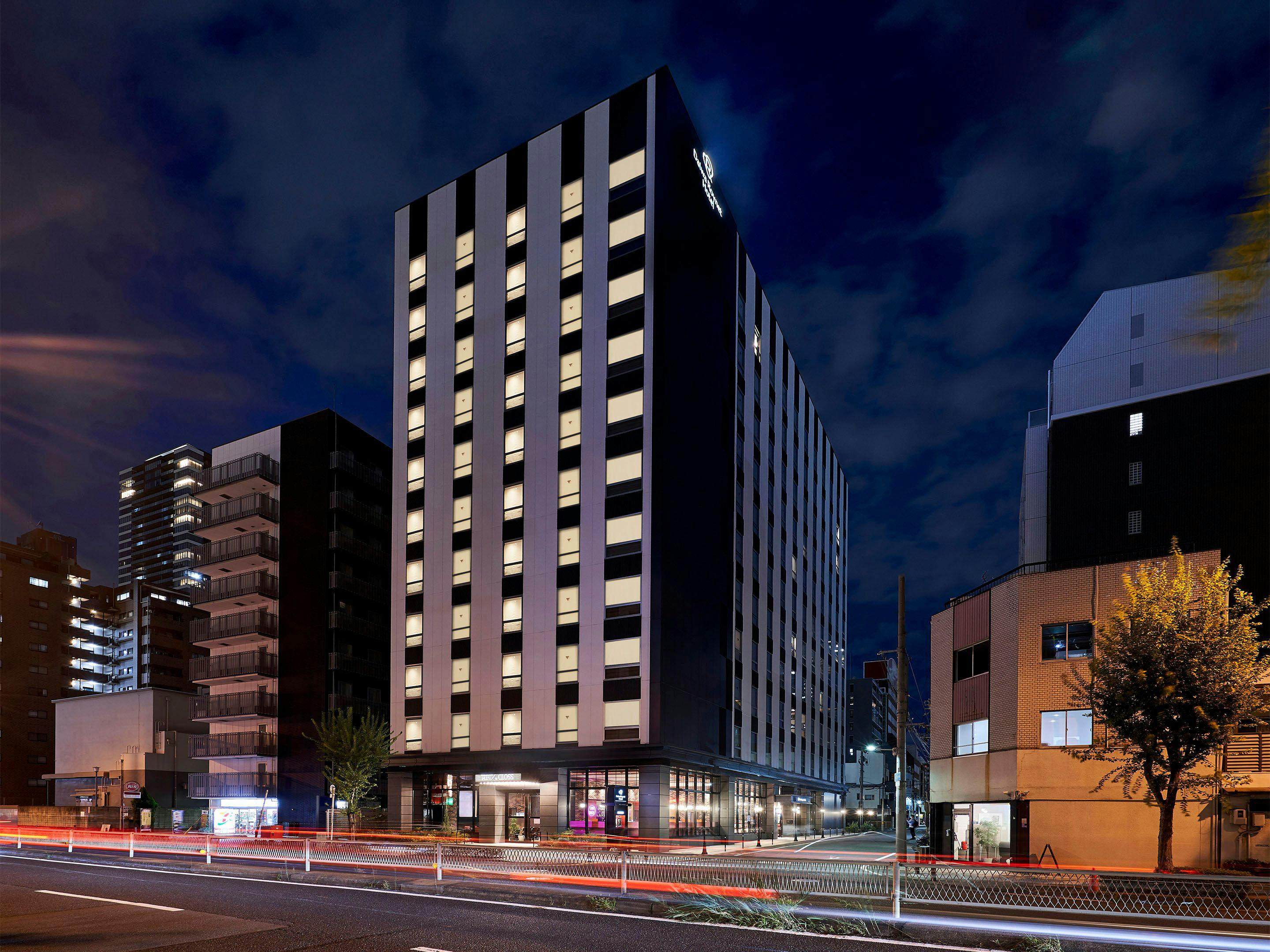 เดินประมาณ 10 นาทีจากทางออกทิศเหนือของสถานี JR โอซาก้า