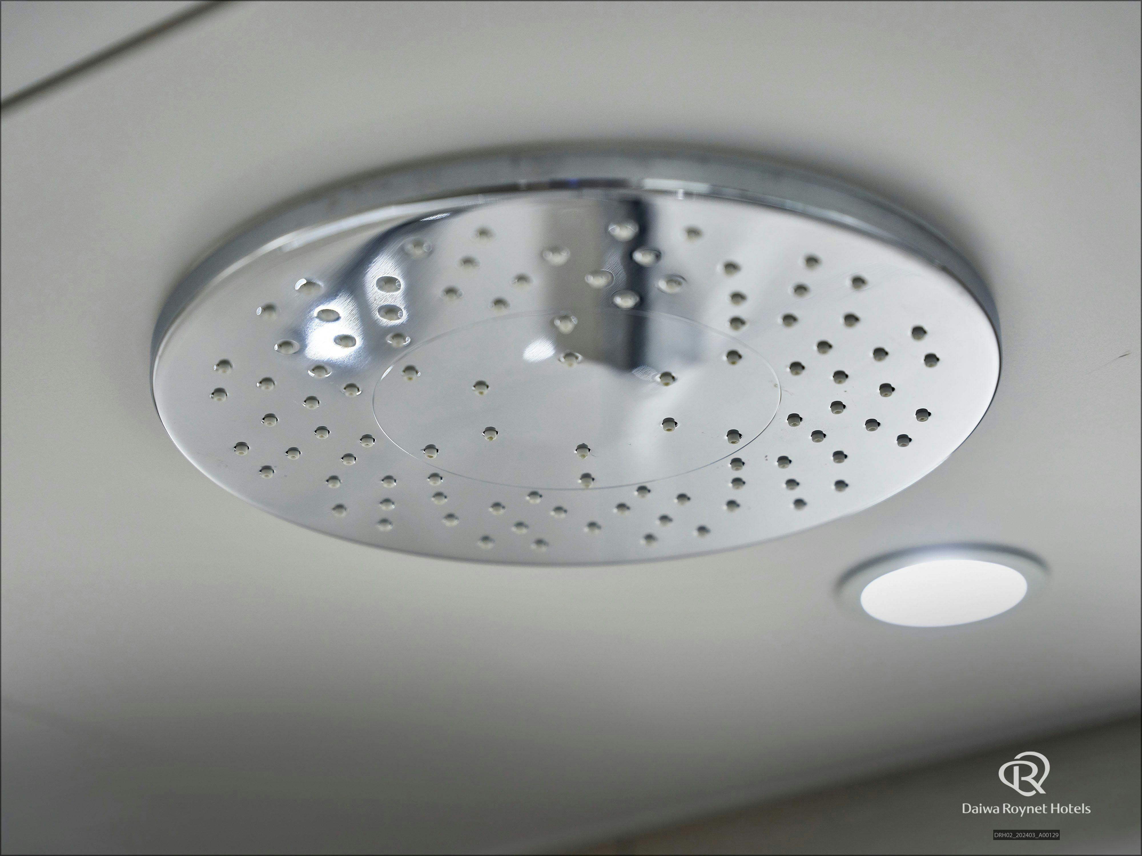 オーバーヘッドシャワー