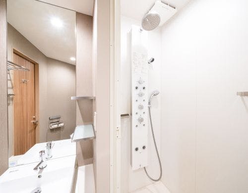 広々とした机で快適に作業して頂けます。