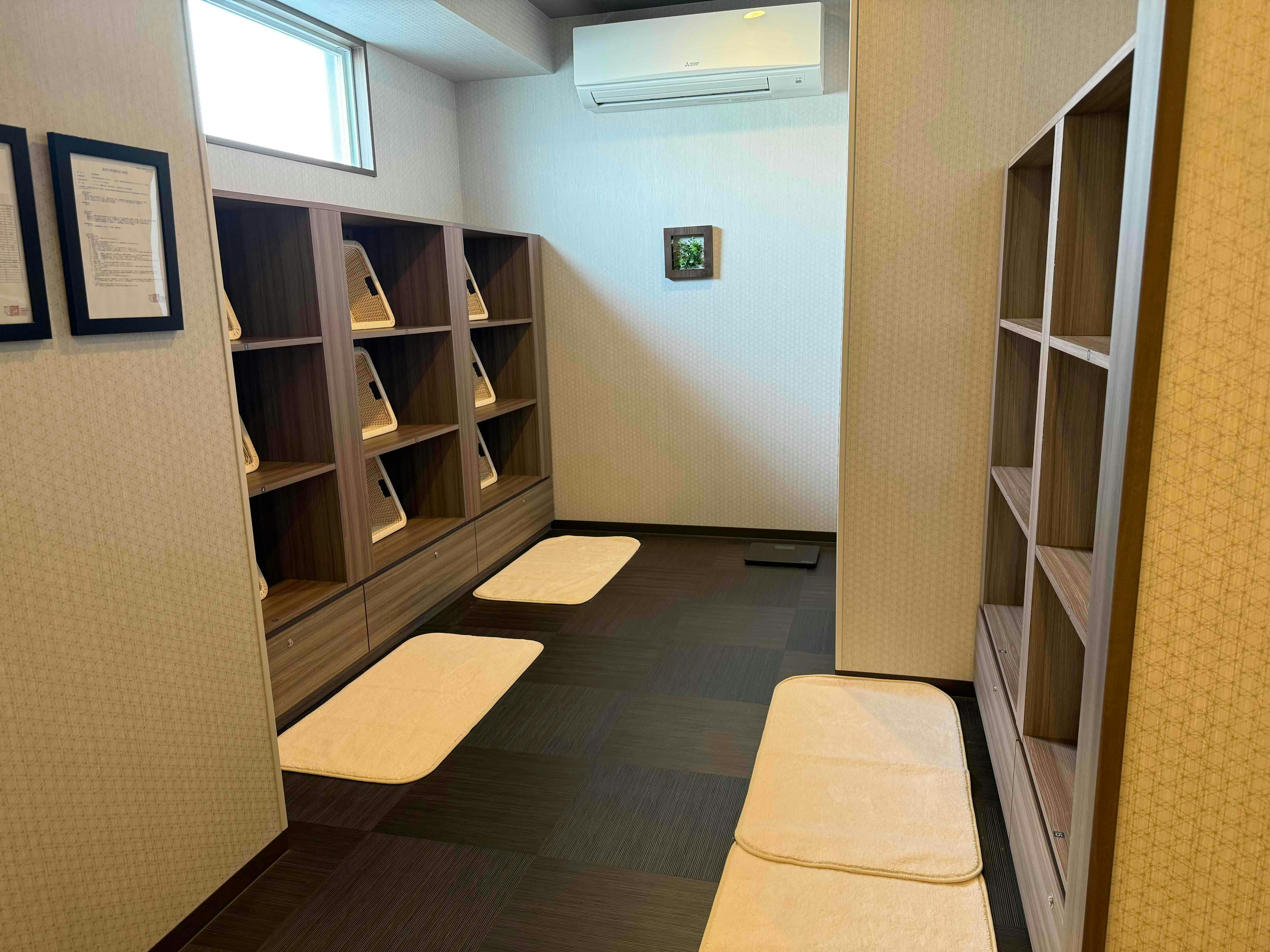 ห้องเปลี่ยนเสื้อผ้าสำหรับผู้ชาย