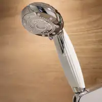 Semua kamar dilengkapi dengan kepala shower Refa.