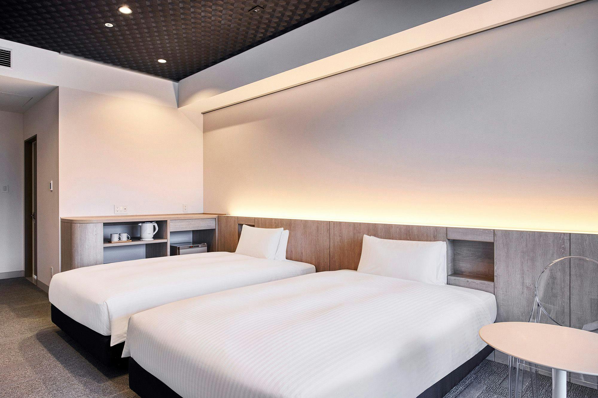 IN THE LIBRARY hotel and books TOKOROZAWA】の空室状況を確認する