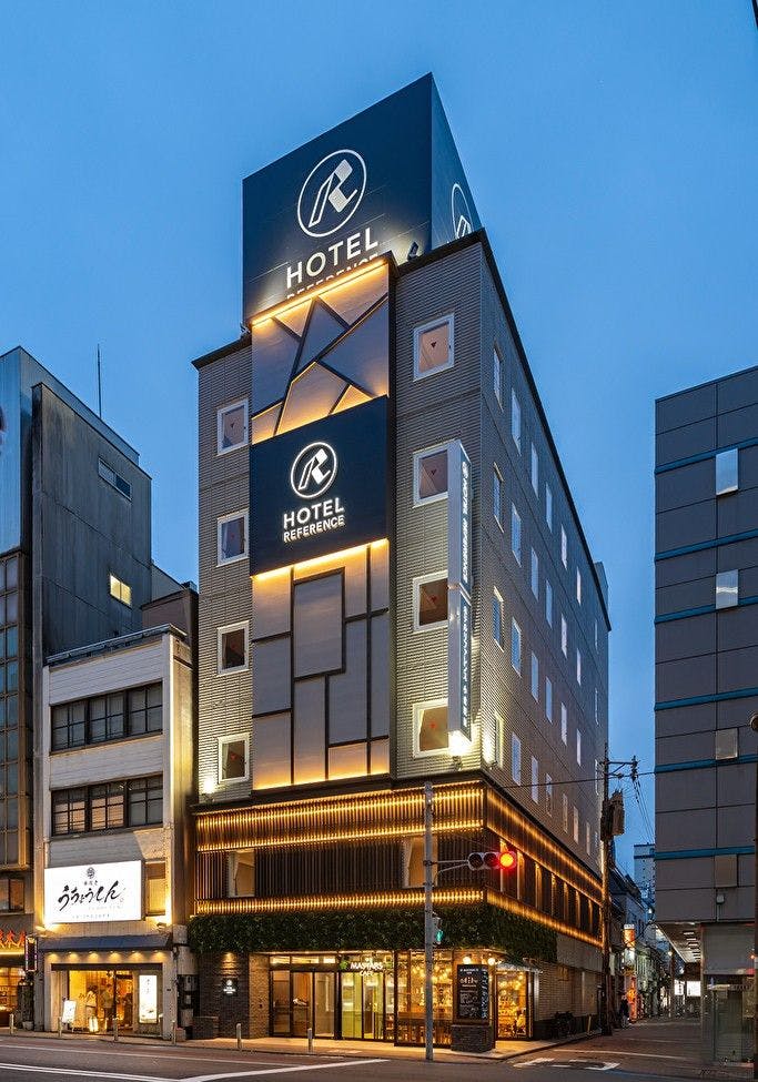 โรงแรมภายนอก (วิวกลางคืน)