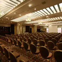 ห้องจัดเลี้ยงหลัก บุปผา รูปแบบโรงละคร