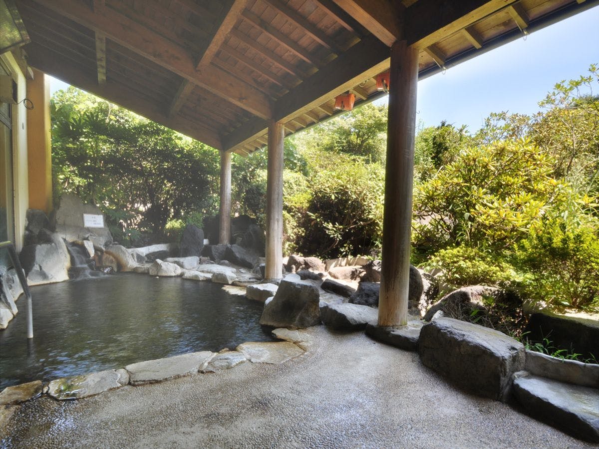 露天น้ำพุร้อนขนาดใหญ่