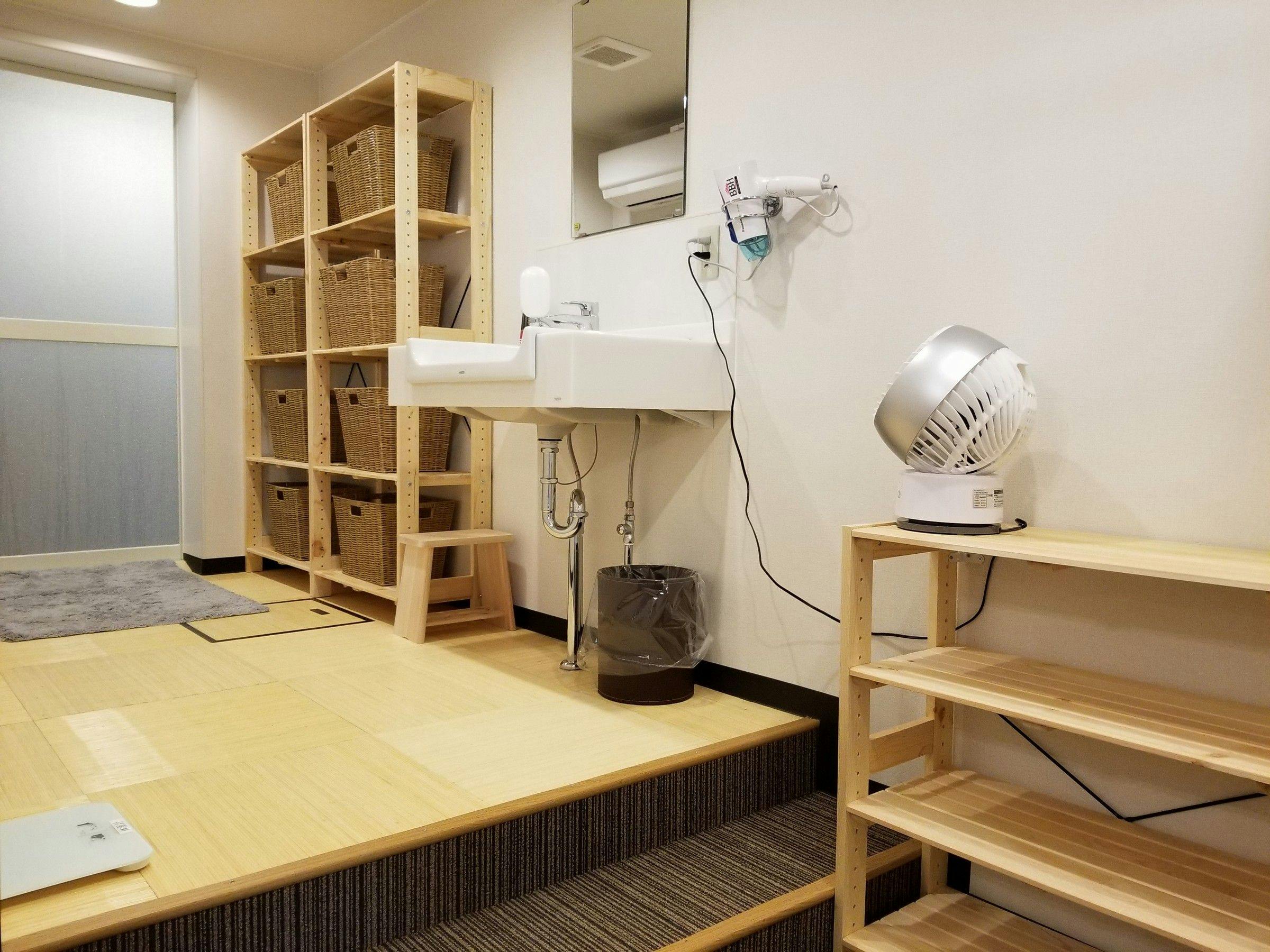 ห้องเปลี่ยนเสื้อผ้าอาบน้ำสาธารณะ