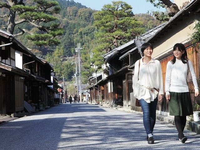 บริเวณใกล้เคียงฮะจิมันโบริมีถนนเก่าแก่ที่มีเสน่ห์