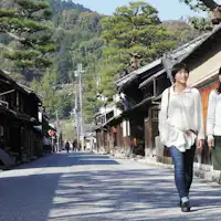 บริเวณใกล้เคียงฮะจิมันโบริมีถนนเก่าแก่ที่มีเสน่ห์