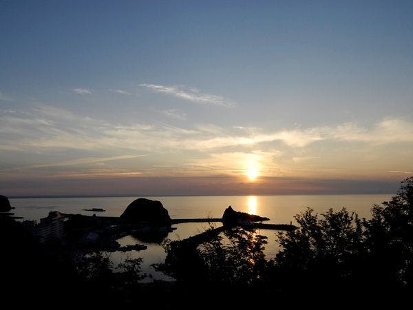 ยามเย็นที่ถักทอโดยธรรมชาติอันยิ่งใหญ่ของชิเรโตโกะ