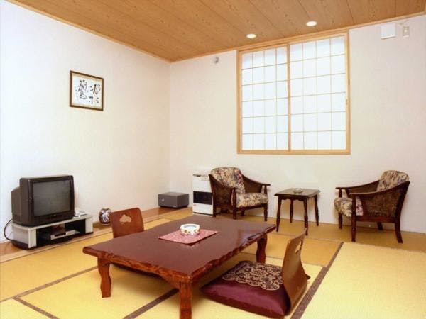 Bersantai di Kamar yang dipenuhi dengan suasana damai dan informasi Jepang.