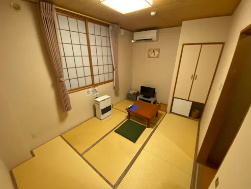 Kamar bergaya Jepang 6 tatami