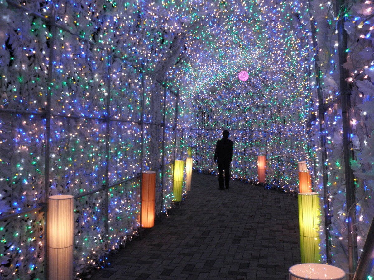 Acara Musim Dingin: Iluminasi di depan hotel.