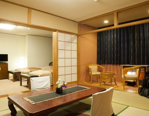 和洋室：最大6名様までＯＫ！バストイレ別