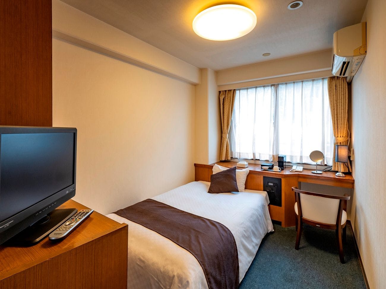 Bilik bujang larangan merokok