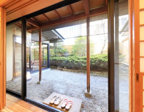 坪庭付和室