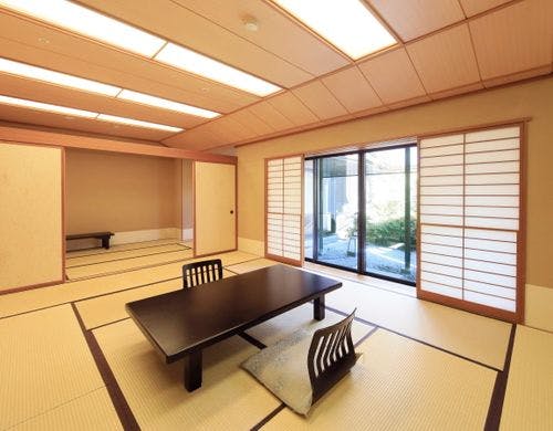 坪庭付和室／露付