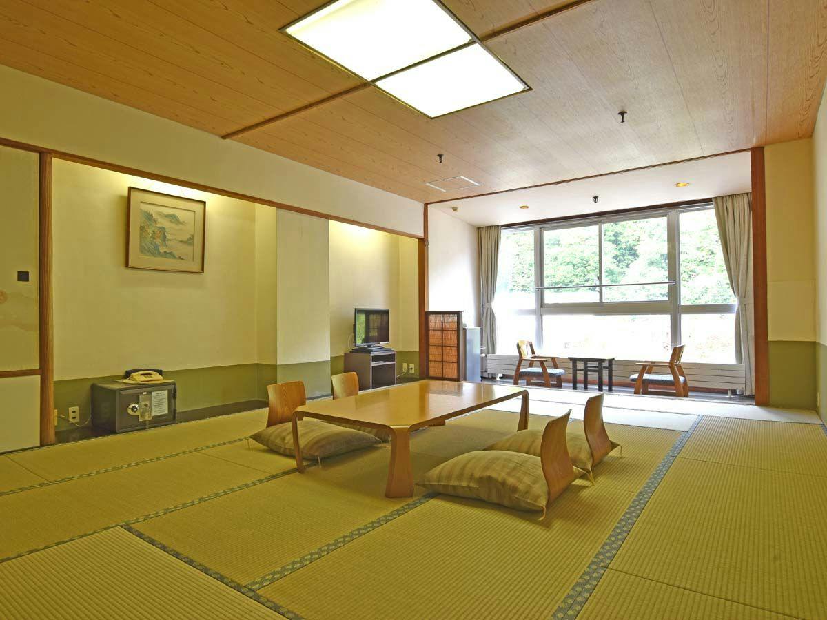 【西館広々和室15畳】