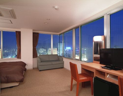 お部屋により窓のサイズが異なります