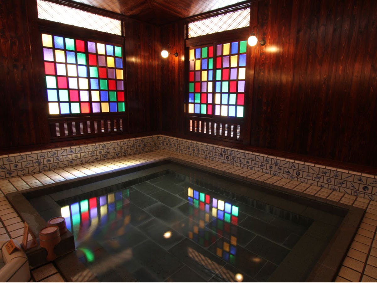 【Sōyu】โรงอาบน้ำสาธารณะที่มีกระจกสีสวยงาม